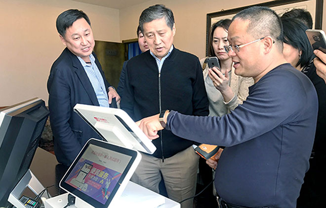 蒙古前领导人苏赫巴托尔•巴特包勒德一行就跨境合作对wepoker官网版展开考察